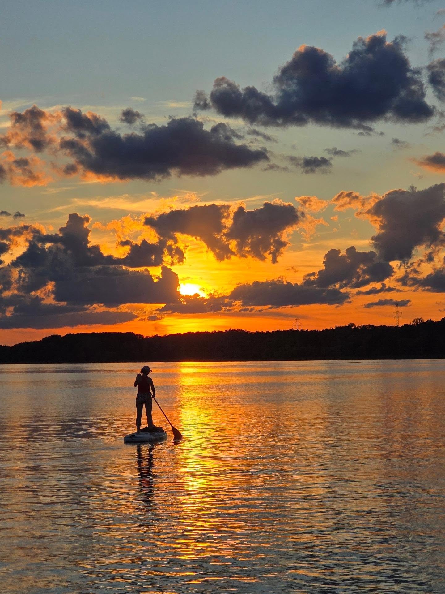 Taka pocztóweczka z dziś na pożegnanie tych wakacji 🫠

#summer #goldenhour #endofsummer☀️
#august #sup